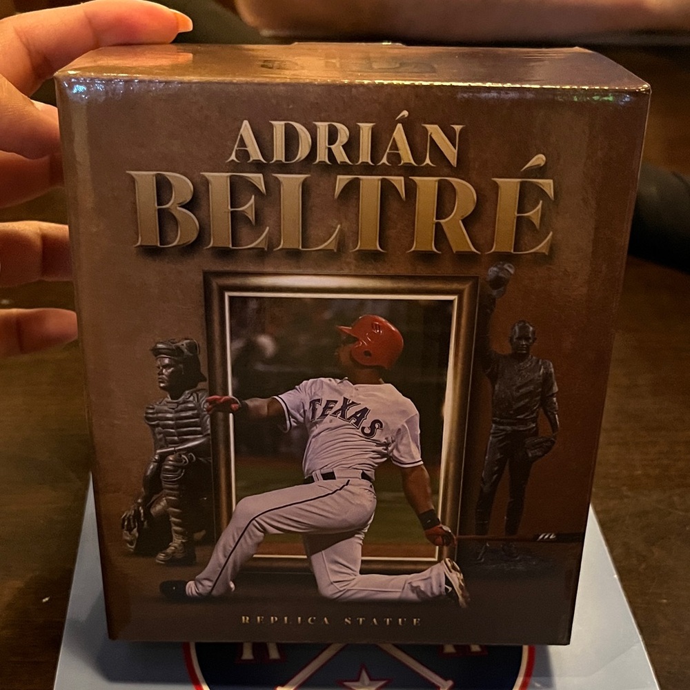 Adrián Beltré Replica Statue